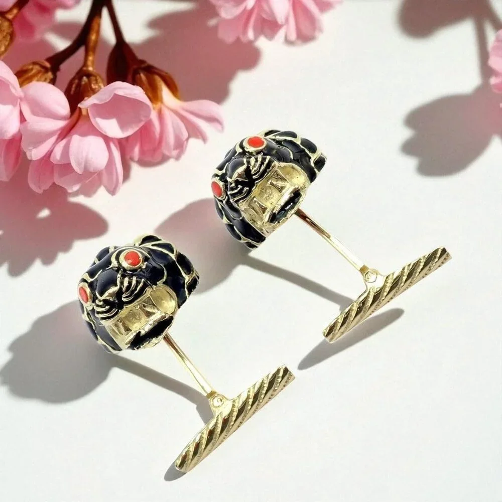 Vintage! David Webb 18k Yellow Gold Black Enamel Lion Cufflinks